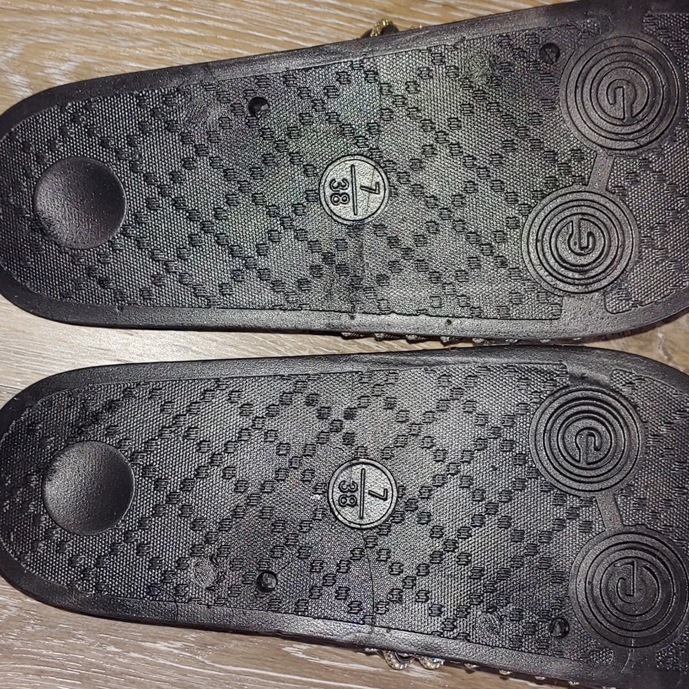 Sandals - Picture 3 of 3